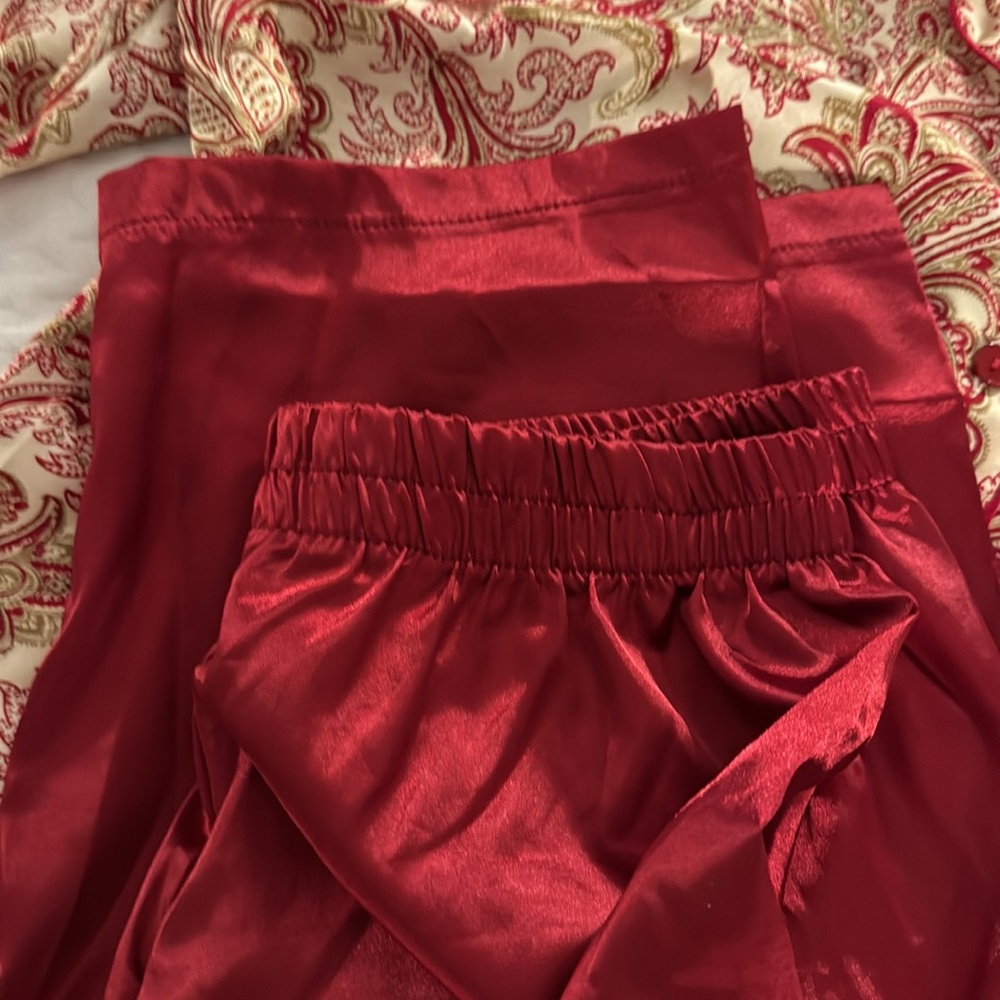 Red /gold pajama set / silky feel - Picture 3 of 5